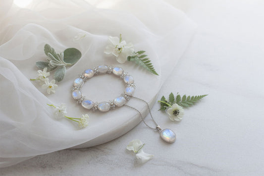 Moonstone Meaning: Emotional Balance, Intuition & Inner Calm